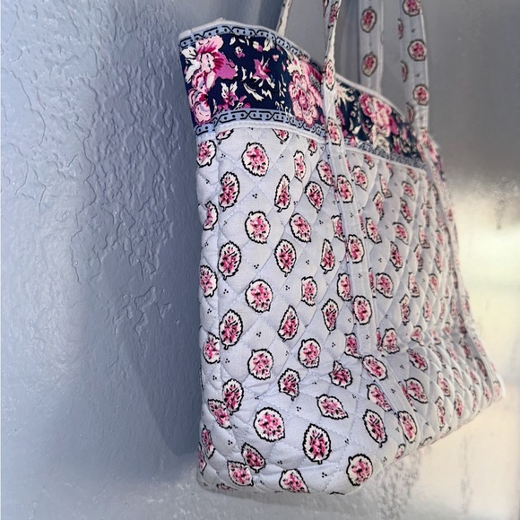 Vera Bradley Magnifique Leaf Tote And Turnlock Wallet - Picture 5 of 16